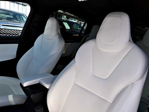 Used 2018 Tesla Model X 100D image 22