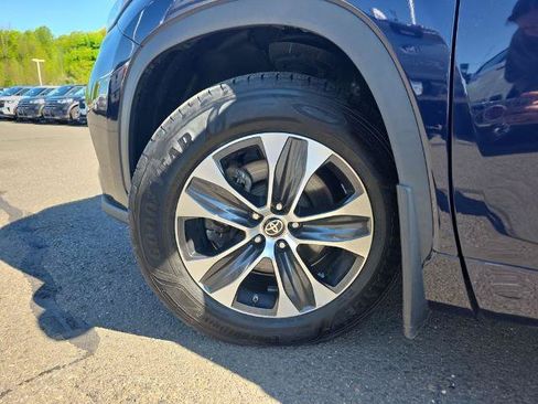 Used 2021 Toyota Highlander XLE AWD/4WD image 14