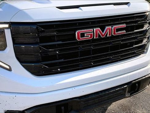 Used 2024 GMC Sierra 1500 Elevation w/ X31 Off-Road Package AWD/4WD image 30