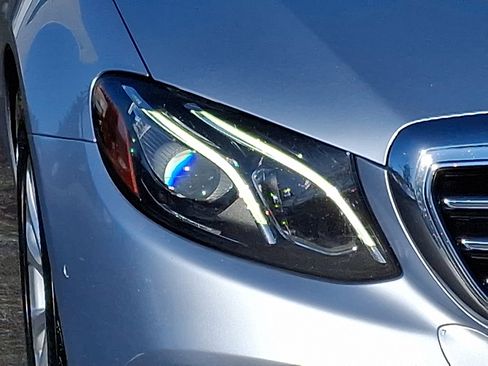 Used 2017 Mercedes-Benz E 300 4MATIC image 9