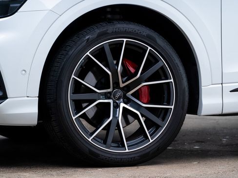 Used 2019 Audi Q8 Prestige AWD/4WD image 4