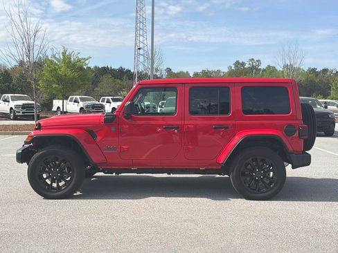 Used 2025 Jeep Wrangler Unlimited Sahara w/ Safety Group image 4