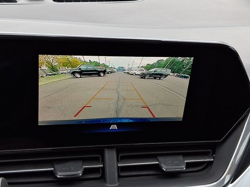 Used 2024 Chevrolet Trax LT w/ Sunroof Package FWD image 17