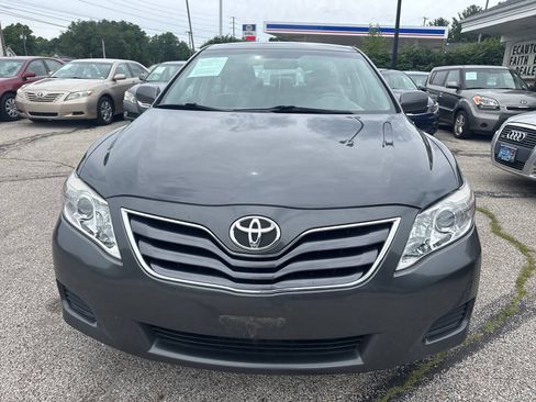 Used 2010 Toyota Camry LE FWD image 2