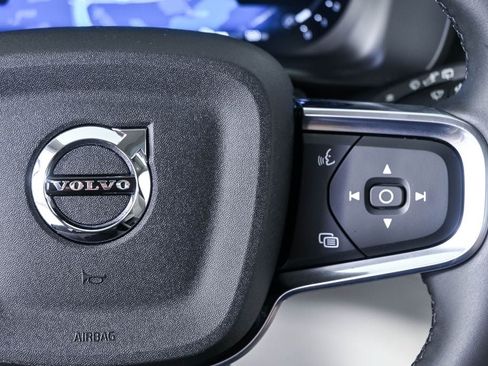 Used 2025 Volvo XC40 B5 Plus AWD/4WD image 12