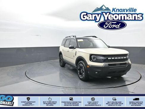 Used 2025 Ford Bronco Sport Outer Banks AWD/4WD image 1