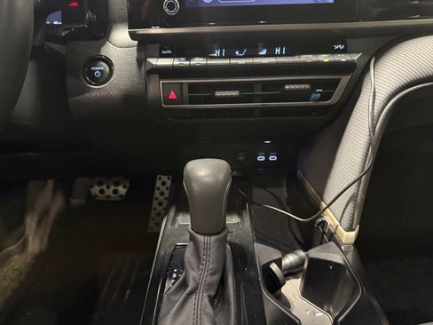 Used 2025 Toyota Camry SE image 12