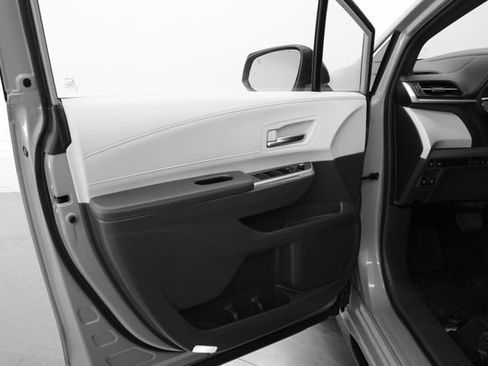 Used 2024 Toyota Sienna XSE image 36