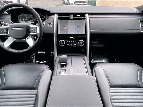 Used 2025 Land Rover Discovery Dynamic SE AWD/4WD image 15