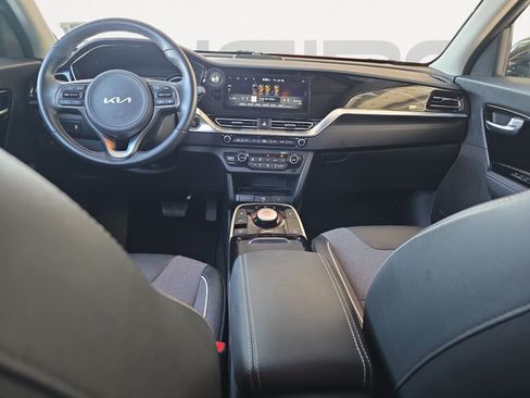Certified 2022 Kia Niro EX FWD image 2