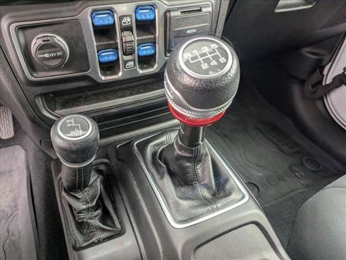 Used 2020 Jeep Gladiator Sport w/ Quick Order Package 23S AWD/4WD image 11