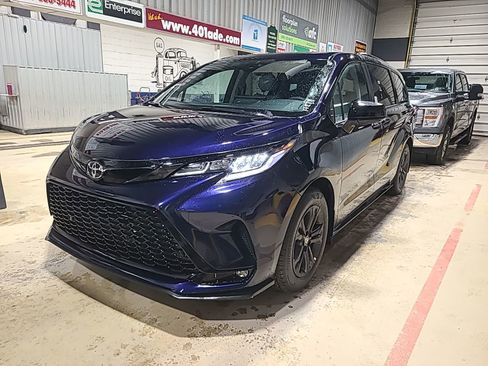 Used 2026 Toyota Sienna XSE AWD/4WD image 1