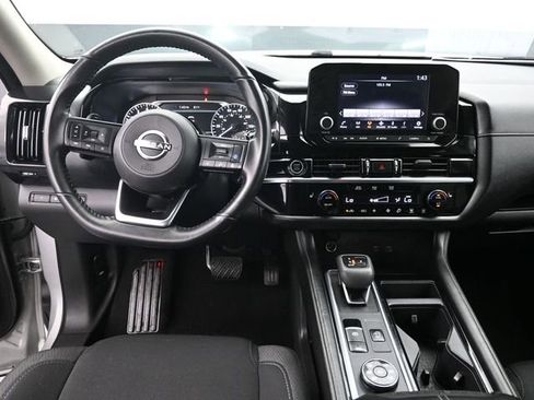 Used 2023 Nissan Pathfinder SV image 11
