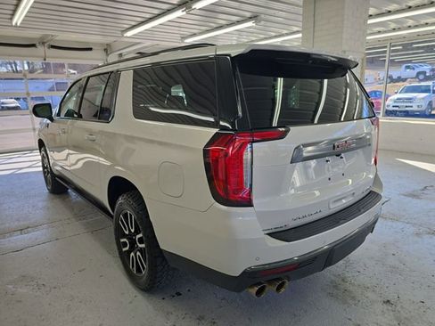 Used 2022 GMC Yukon XL AT4 image 3