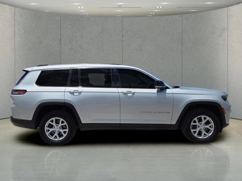 Used 2023 Jeep Grand Cherokee L Limited AWD/4WD image 2