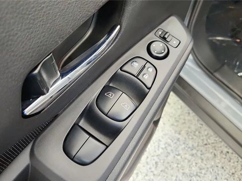 Used 2024 Nissan Kicks SV FWD image 29
