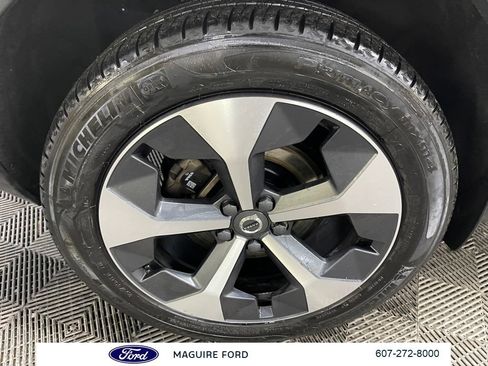 Used 2023 Volvo XC40 B5 Plus w/ Driver Assist Package AWD/4WD image 17