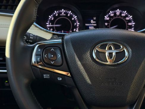 Used 2016 Toyota Avalon Limited image 29