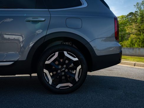 Used 2025 Kia Telluride S FWD image 6