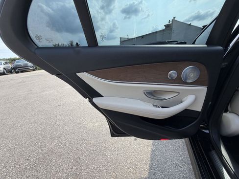 Used 2017 Mercedes-Benz E 300 4MATIC image 24