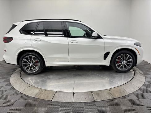 New 2026 BMW X5 xDrive40i w/ M Sport Package image 17