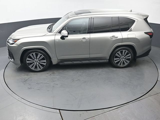 Used 2023 Lexus LX 600 4WD w/ Luxury Package image 46