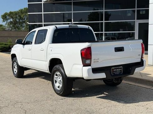 Used 2022 Toyota Tacoma SR AWD/4WD image 5