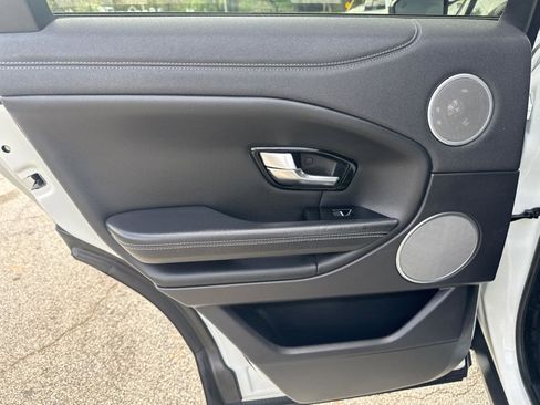 Used 2017 Land Rover Range Rover Evoque SE image 19