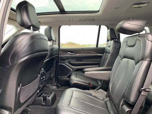 Used 2022 Jeep Grand Cherokee L Limited w/ Luxury Tech Group II AWD/4WD image 19