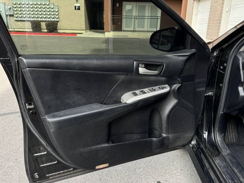 Used 2012 Toyota Camry SE FWD image 13