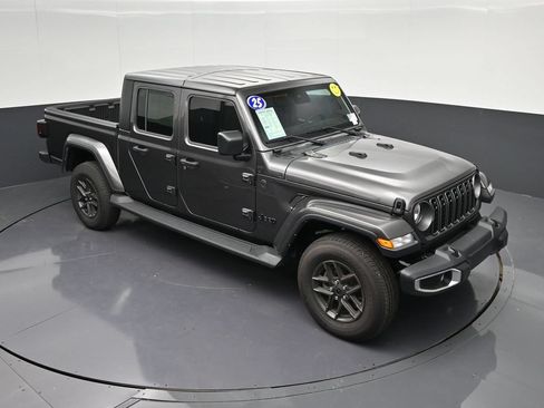 Used 2025 Jeep Gladiator Sport AWD/4WD image 21