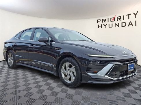 Certified 2025 Hyundai Sonata SE image 3