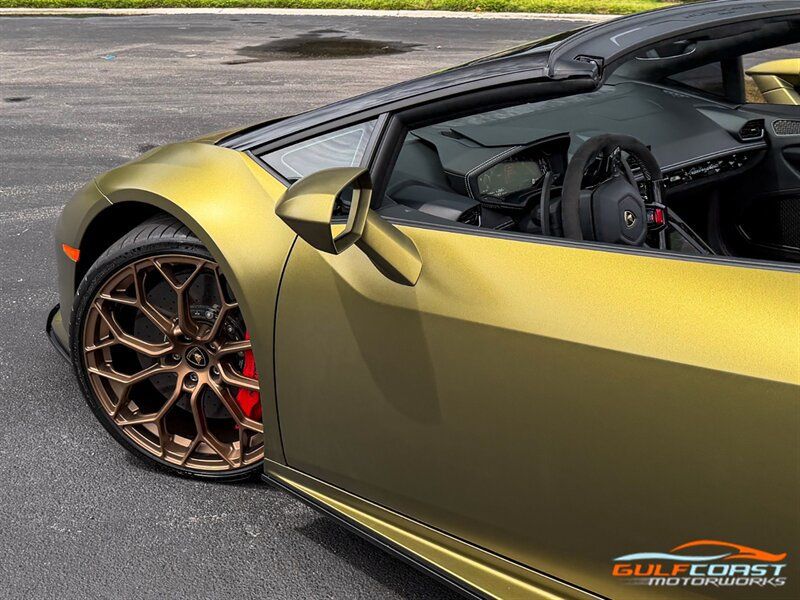 Used 2022 Lamborghini Huracan EVO RWD image 40