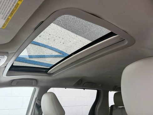 Used 2014 Toyota Sienna XLE AWD/4WD image 22