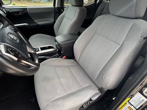 Used 2018 Toyota Tacoma SR5 image 10