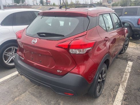 Used 2018 Nissan Kicks SV FWD image 1