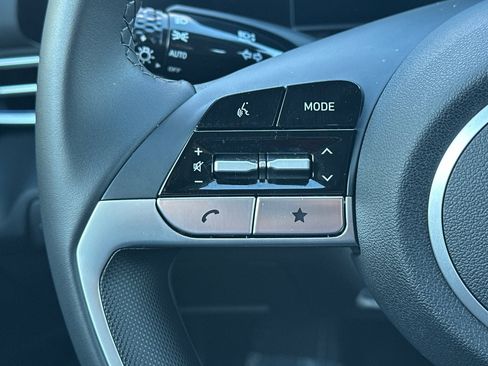 Used 2025 Hyundai Elantra Limited image 28