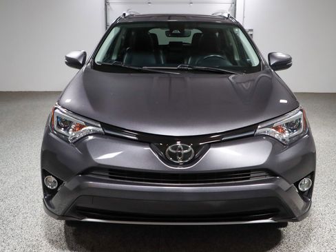 Used 2018 Toyota RAV4 Limited FWD image 4