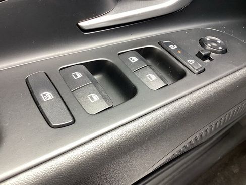 Used 2025 Hyundai Elantra SEL image 20