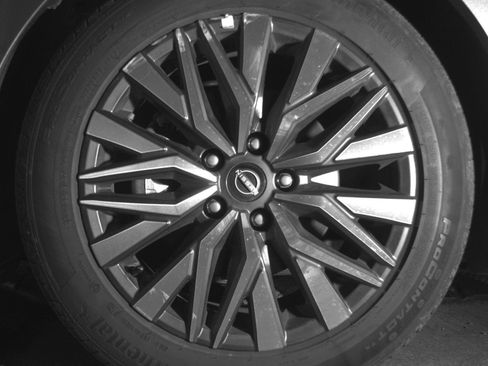 Used 2025 Nissan Altima 2.5 SV FWD image 12