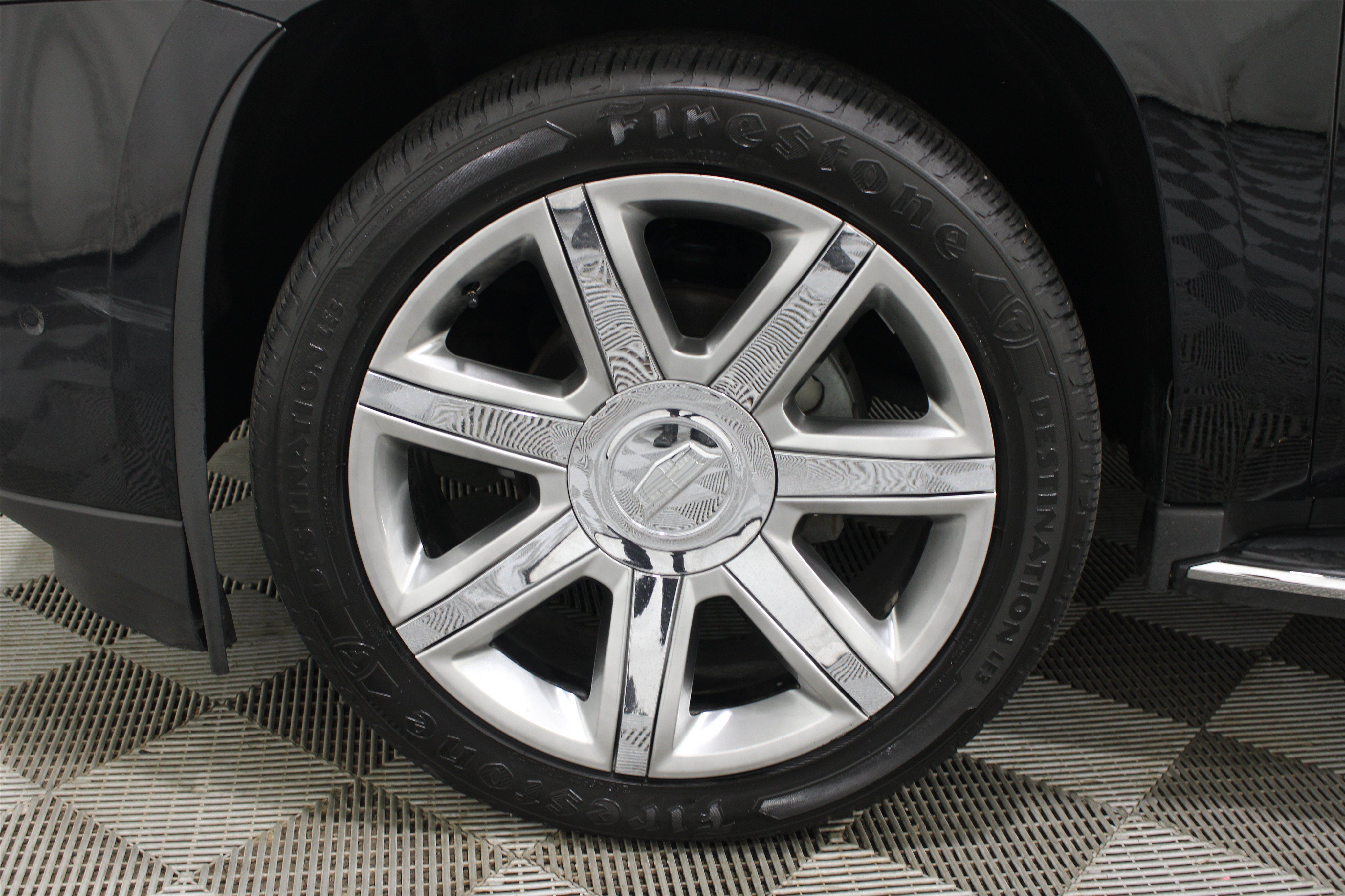 Used 2018 Cadillac Escalade Luxury AWD/4WD image 37