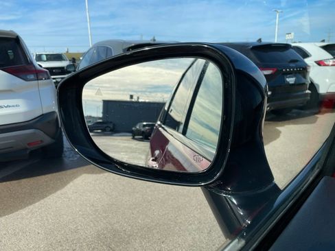 Used 2025 Chrysler Pacifica Limited image 42