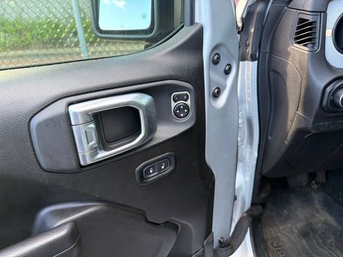 Used 2024 Jeep Gladiator Sport AWD/4WD image 8
