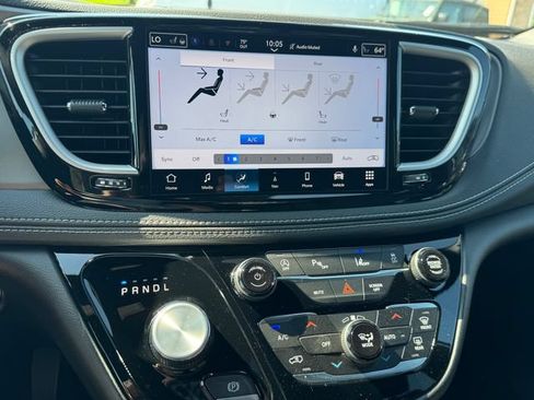 New 2027 Chrysler Pacifica Select FWD image 46