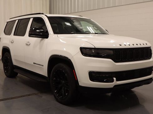 Used 2023 Jeep Wagoneer Series II image 2