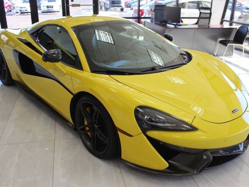 Used 2018 McLaren 570S Spider RWD image 2