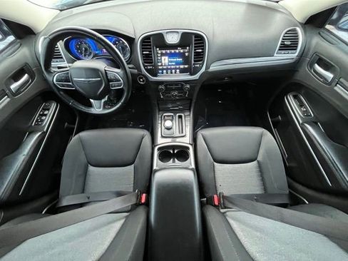 Used 2022 Chrysler 300 Touring w/ Sport Appearance Package image 21