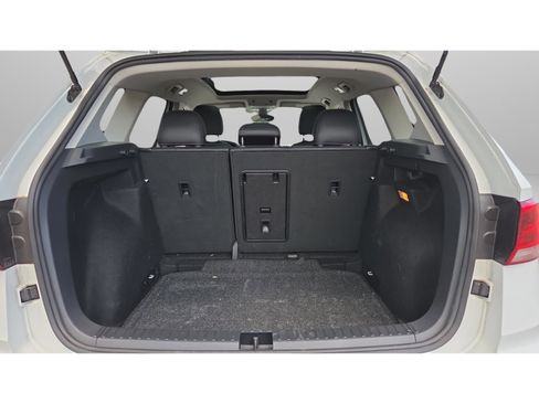 Used 2023 Volkswagen Taos SE w/ Panoramic Sunroof Package FWD image 15