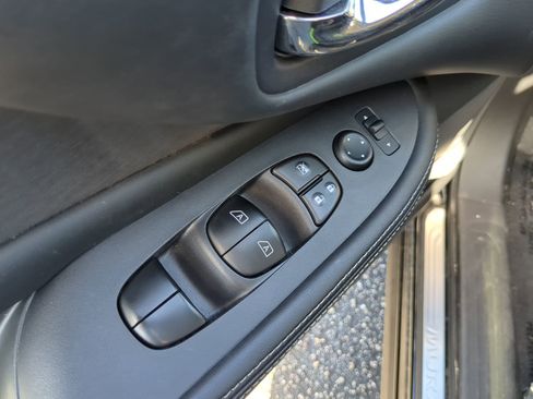 Used 2020 Nissan Murano S w/ Technology Package image 18