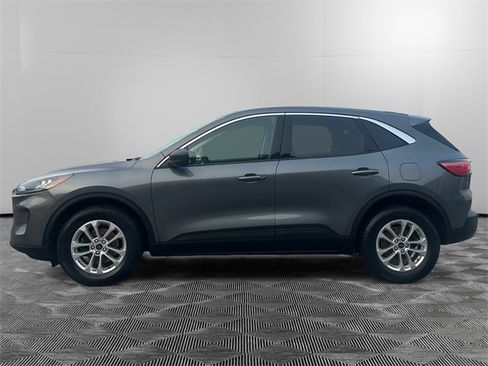 Used 2022 Ford Escape SE w/ Cold Weather Package image 2